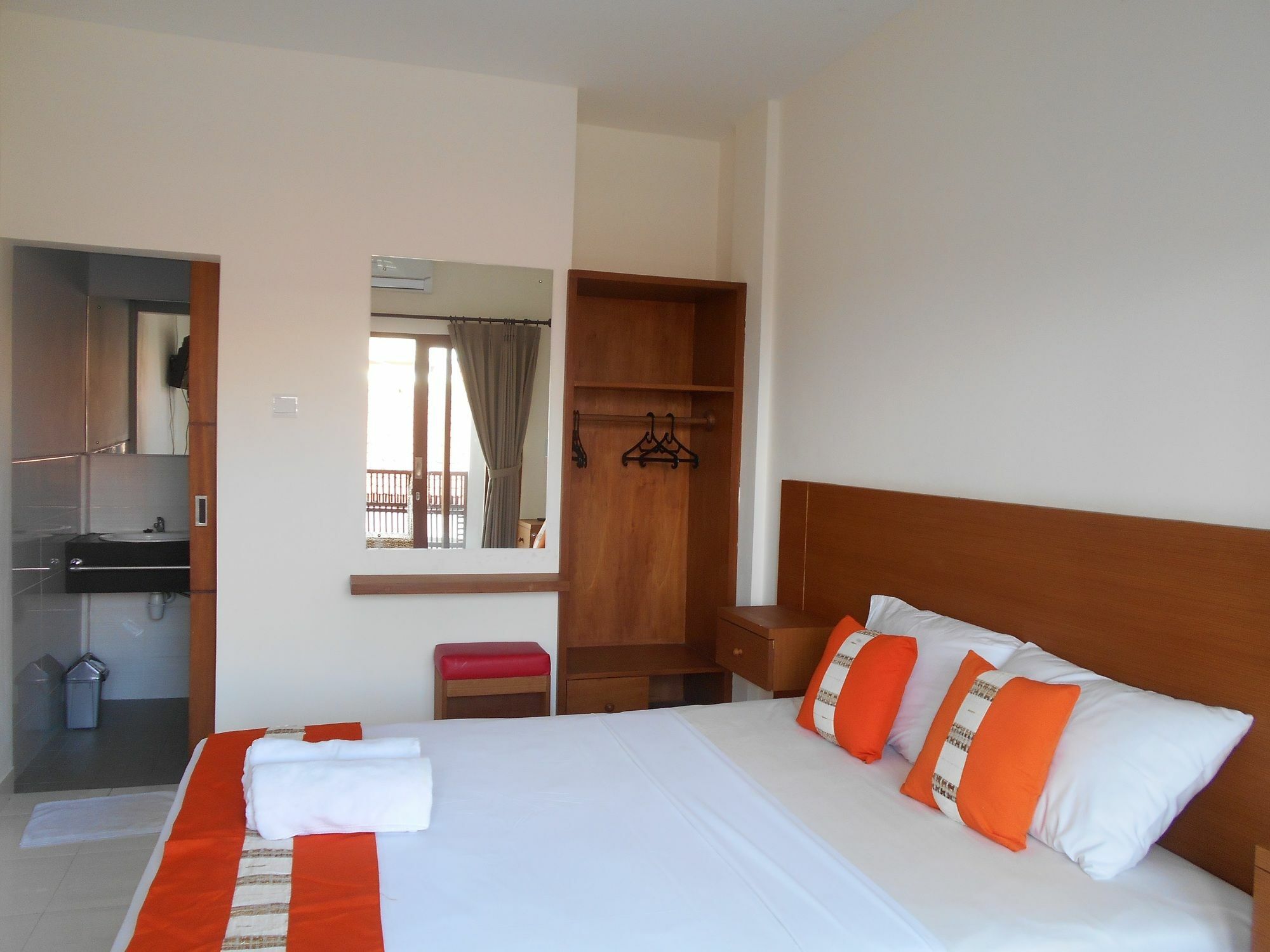 Reddoorz At Kerobokan Seminyak 2 מראה חיצוני תמונה