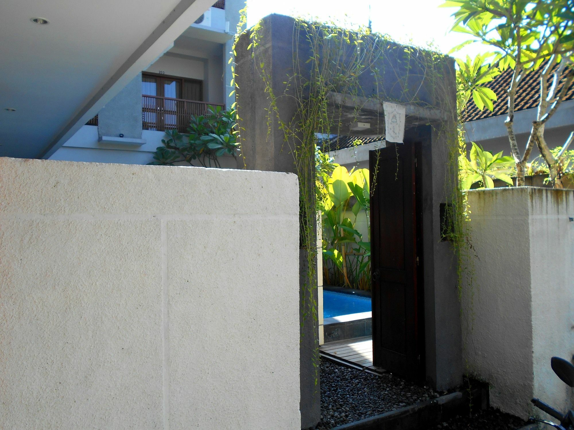 Reddoorz At Kerobokan Seminyak 2 מראה חיצוני תמונה