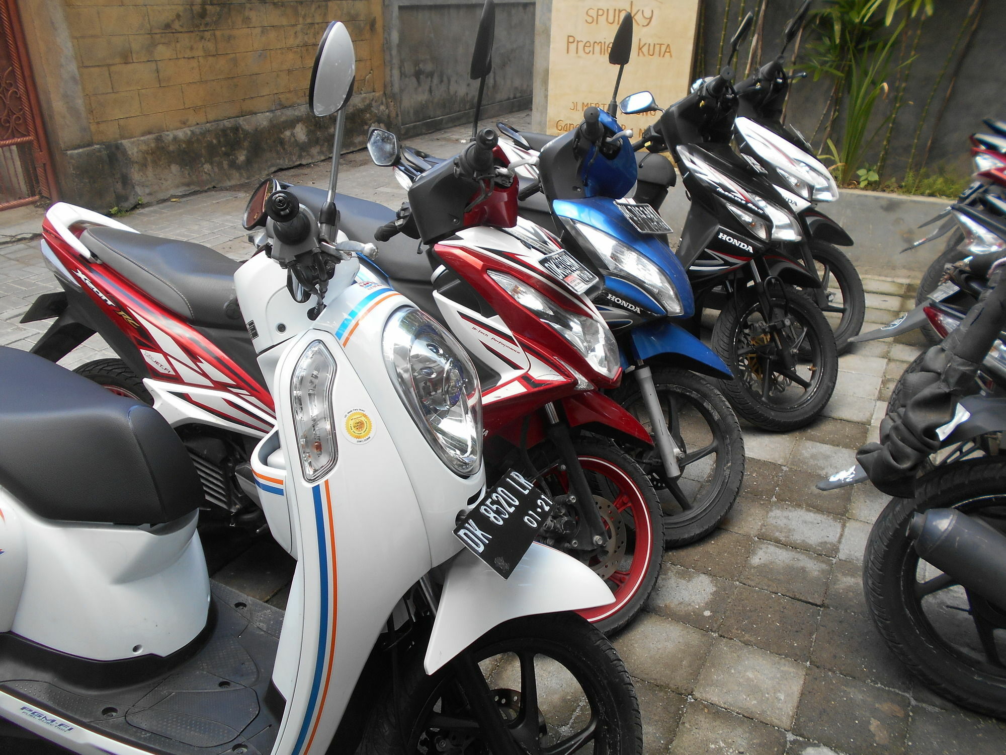 Reddoorz At Kerobokan Seminyak 2 מראה חיצוני תמונה
